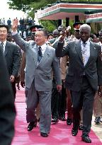 Mori waves at Kenyan well-wishers